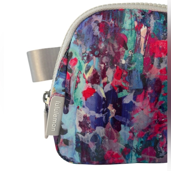 Everywhere Belt Bag with Long Strap 1L Flower Glide Multi/Vapor New - Picture 7 of 9